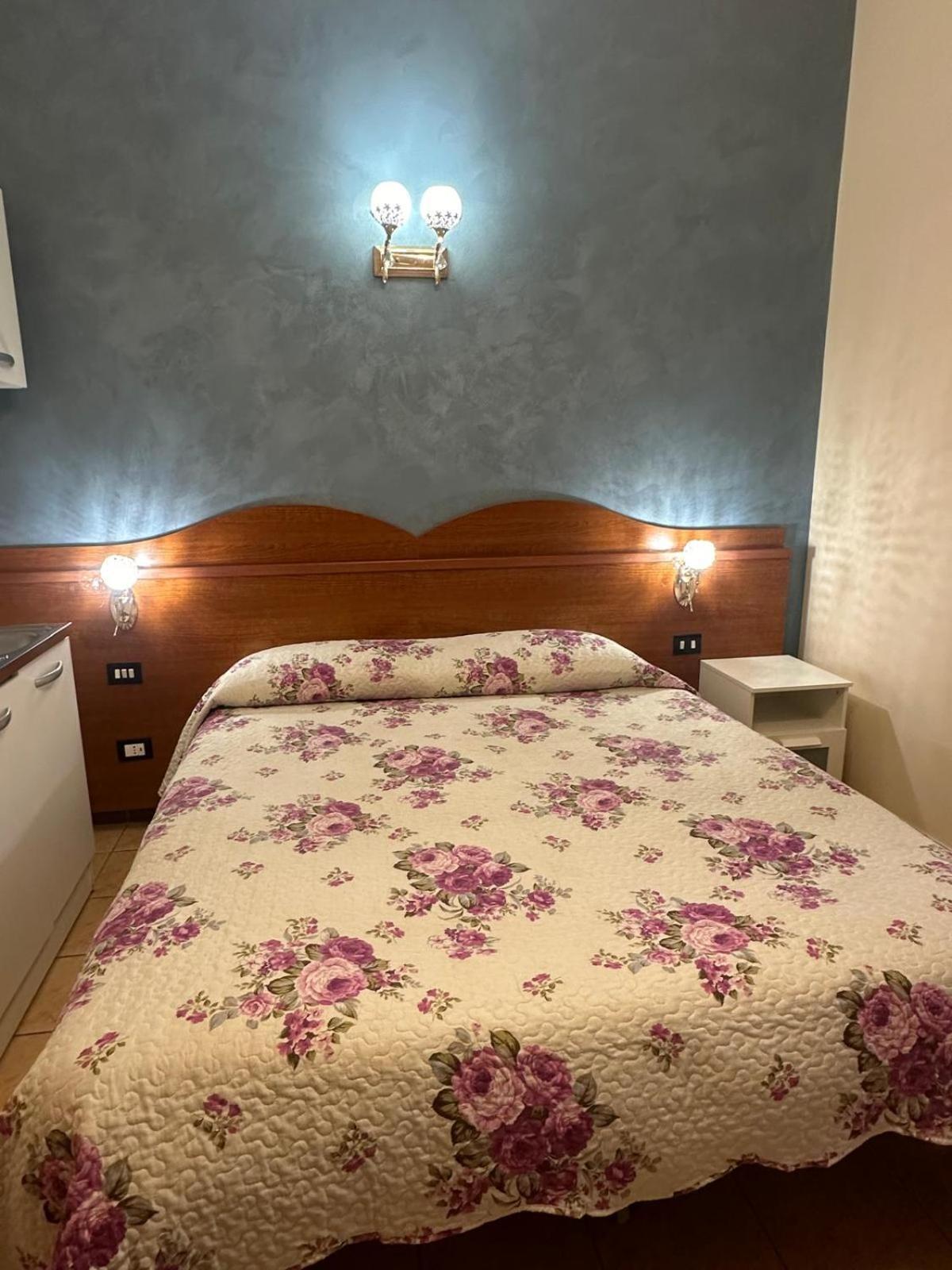 Near Termini Station Hotel Roma Ngoại thất bức ảnh