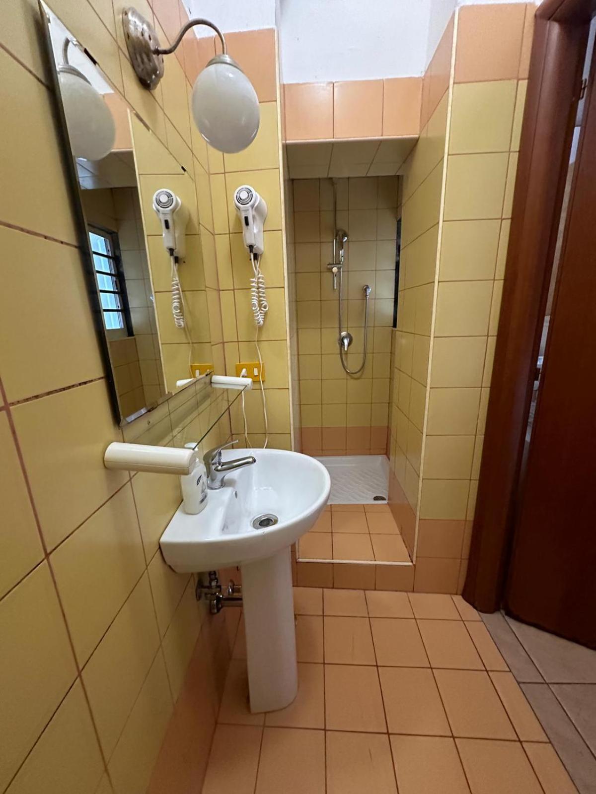 Near Termini Station Hotel Roma Ngoại thất bức ảnh