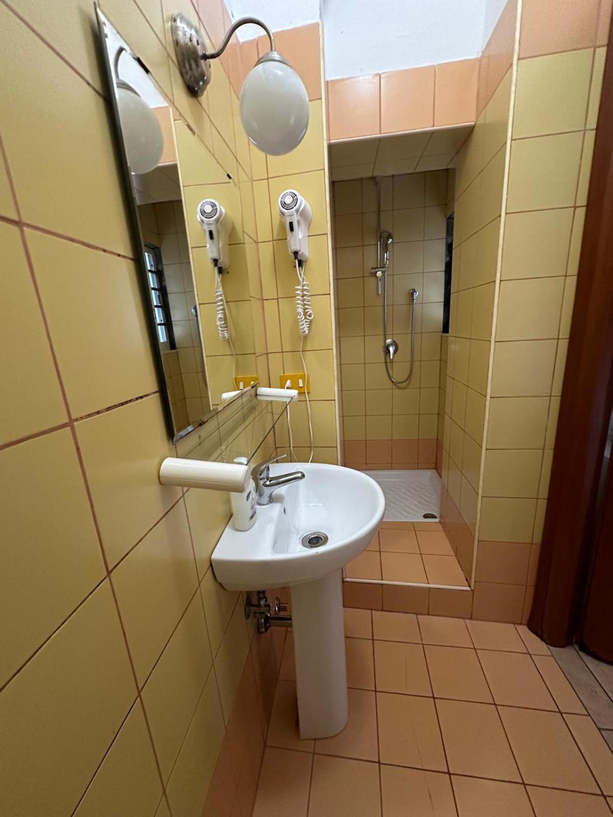 Near Termini Station Hotel Roma Ngoại thất bức ảnh