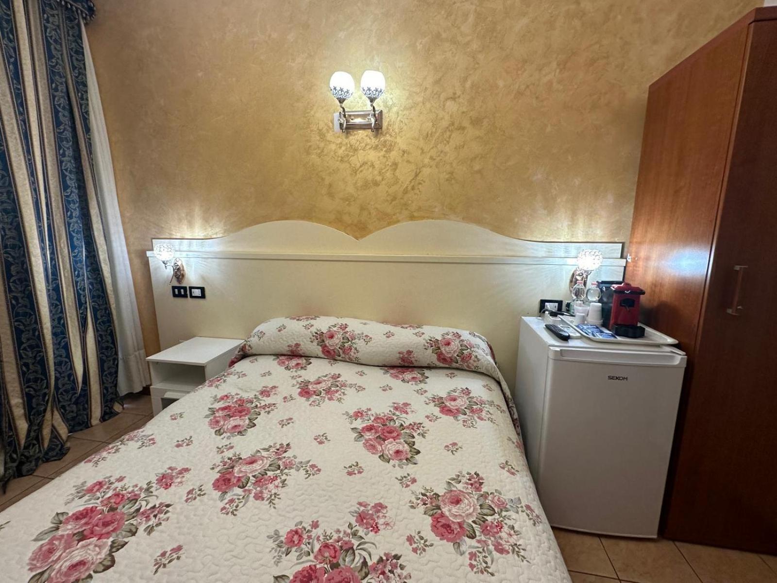 Near Termini Station Hotel Roma Ngoại thất bức ảnh